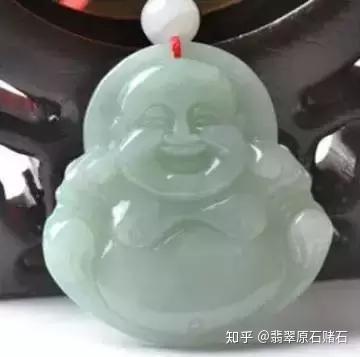 细豆种翡翠的种类及其鉴别方法：了解不同类型与特点