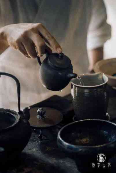 云南特色茶叶七彩饼：品味普洱茶的文化与艺术