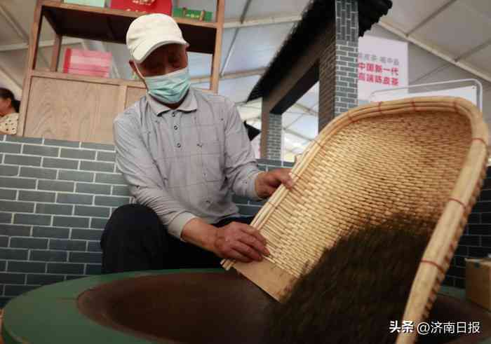 手工压饼普洱茶蒸茶工具：全面解析与制作过程