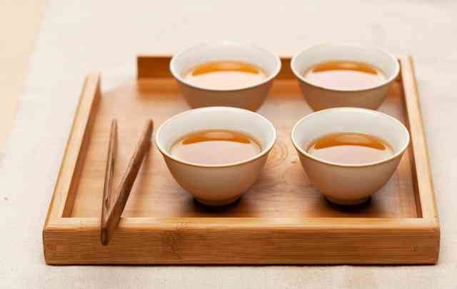 从茶园到茶杯：探索普洱茶手工压饼的完整过程与技巧