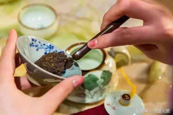 普洱茶冲泡克数与碗容量比例：如何准确计量投茶量？