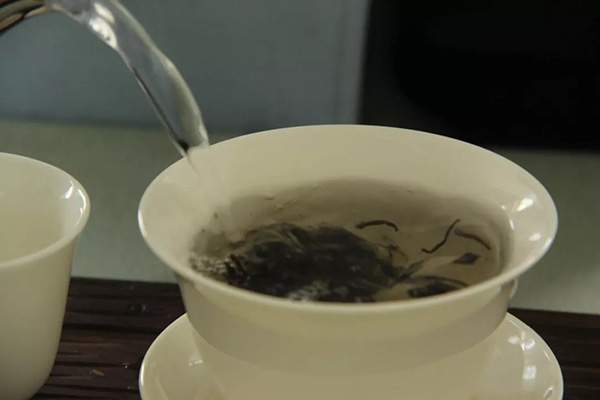 用碗泡普洱茶的茶水比例：多少合适？放多少茶叶？如何冲泡？