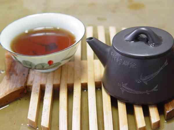 新广西六堡茶：普洱茶的分支还是独立的茶类？探讨其特点与区别