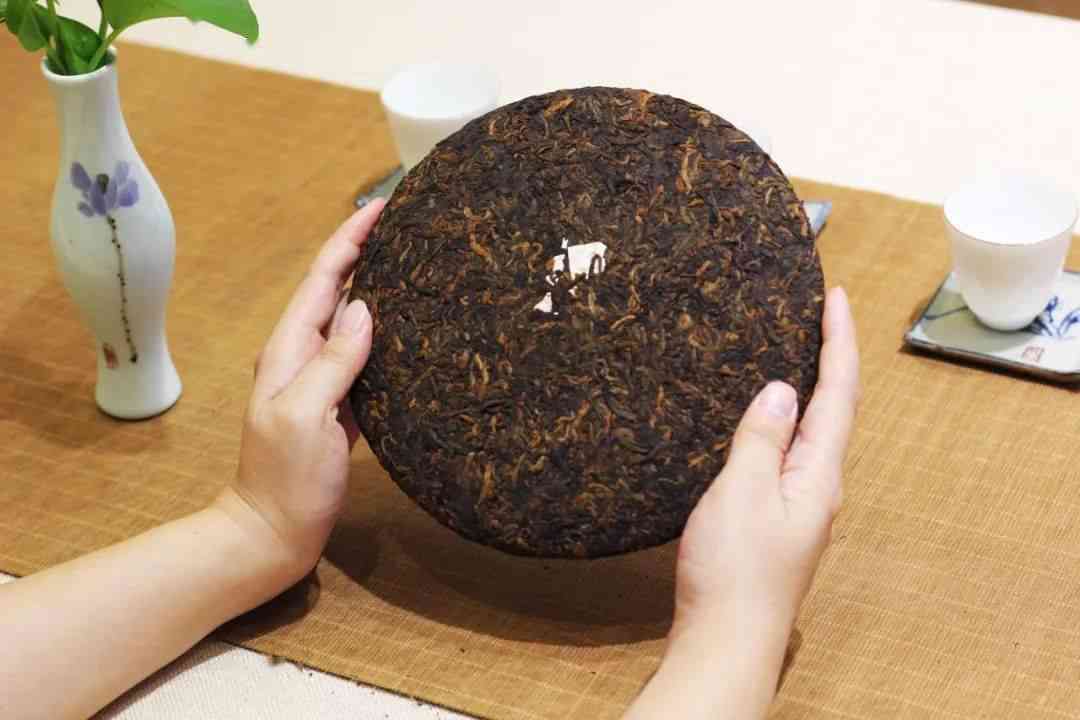 给什么样的人送普洱茶饼