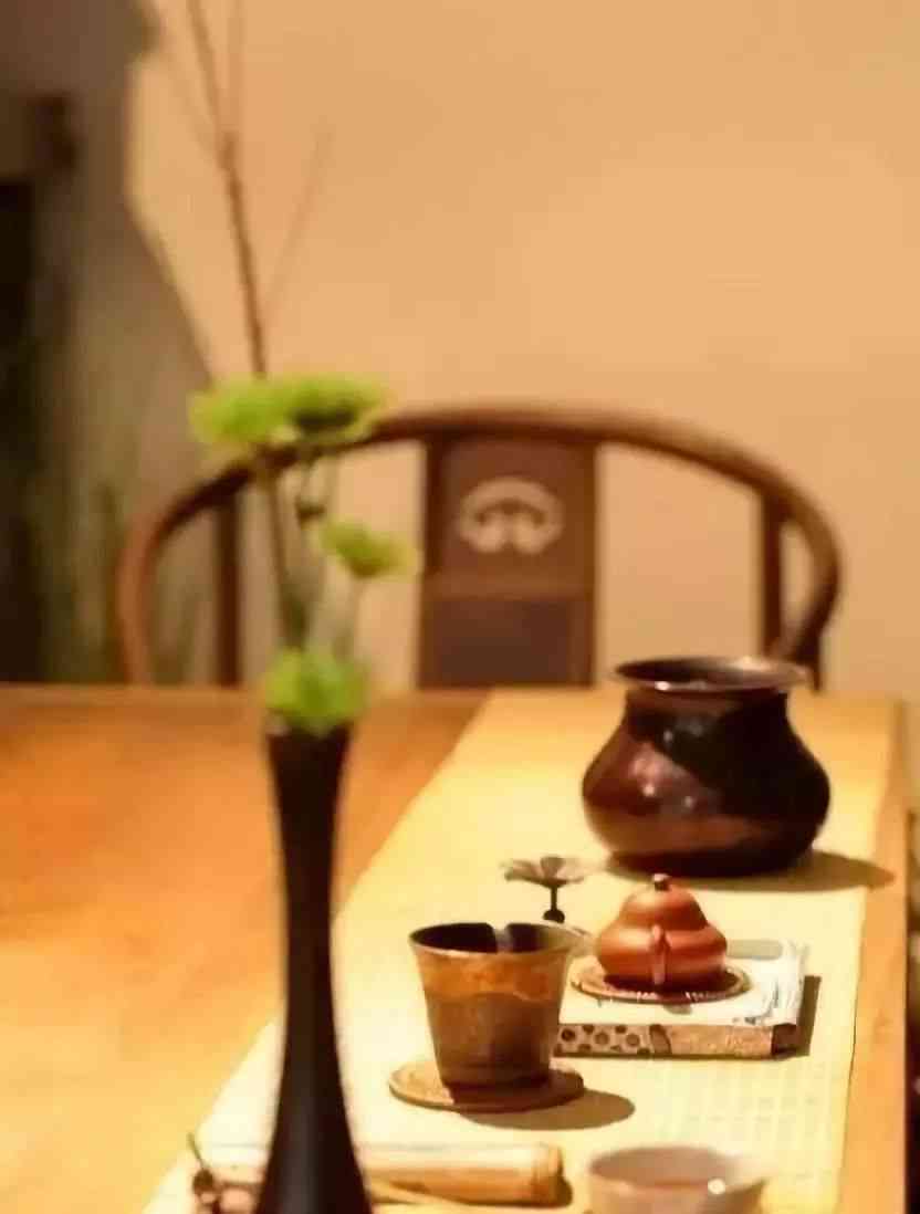 探究普洱茶的陈化历程：三十年、十年的茶叶有何不同之处？