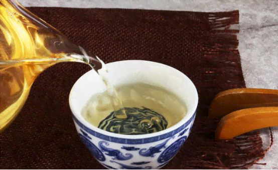 冰岛古树普洱茶2007年：独特的风味与珍贵的价值