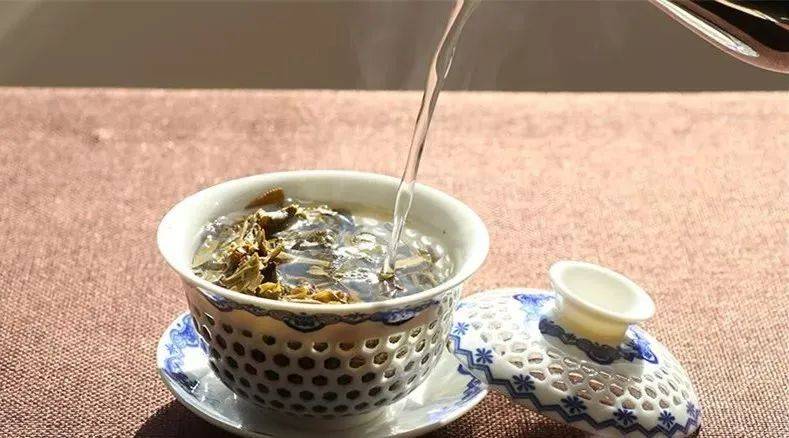 全面解读沉香普洱茶的口感特征：从苦涩、回到余韵，一次满足您的味蕾体验