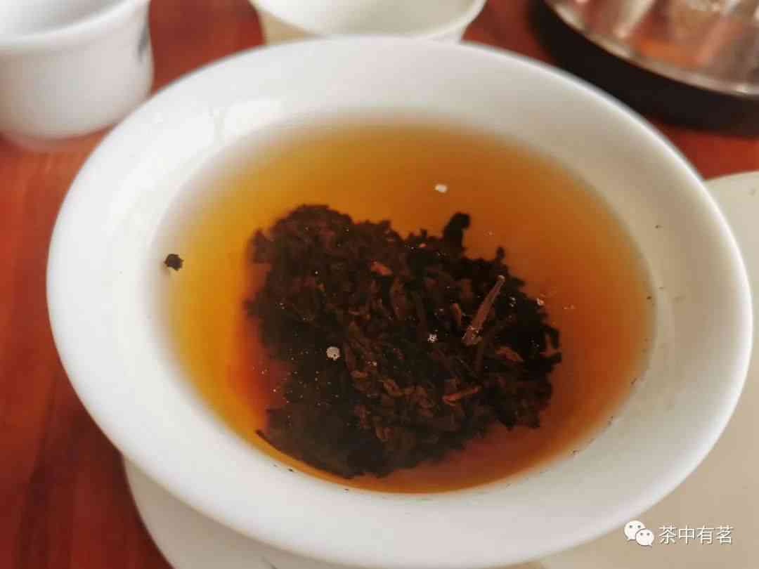 生茶与熟茶冲泡的黄金度对比：普洱茶水解析