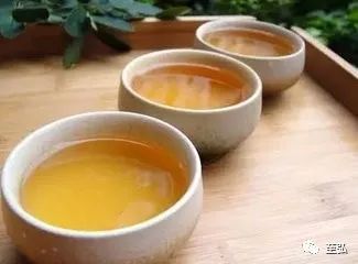 探究普洱茶的苦涩味道及其回现象：是否正常？背后的原因是什么？