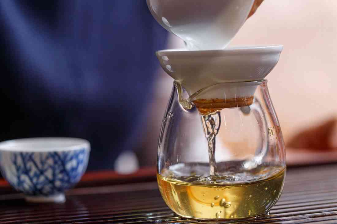 景迈古树普洱茶生茶口感：云南特色，独特特点，纯正体验