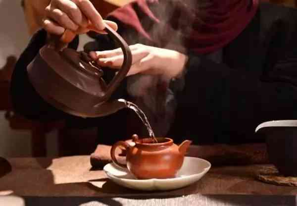 小茶壶煮普洱茶全面指南：如何选择茶叶、泡茶方法与品尝技巧