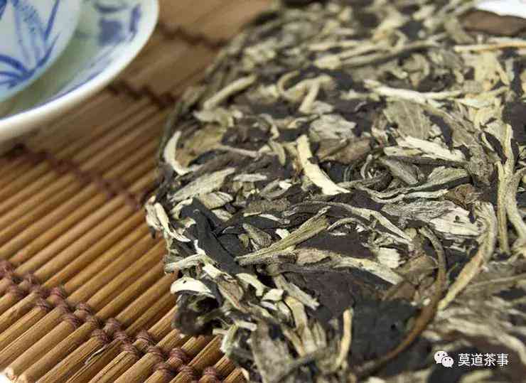 普洱茶散茶与饼茶的区别：何种茶更具价值和特色？