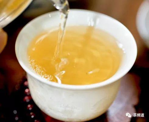 普洱茶生普的详解与绿茶、熟茶分类对比：掌握普洱茶核心特征