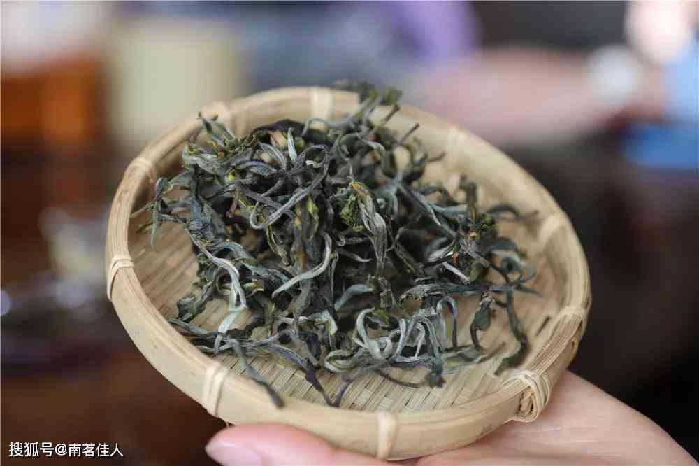 云南临沧特产普洱茶四小龙子：独特韵味的茶中佳品