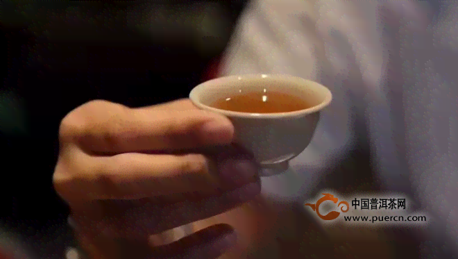 普洱茶茶味淡怎么解决：普洱茶水味太重怎么办，普洱茶水味重是怎么回事？