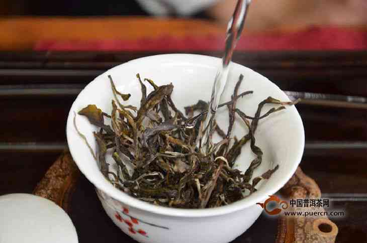 冰岛老寨纯正普洱生茶：古树茶香浓，茶饼细腻，云南批发价特