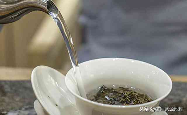 普洱茶泡水度：多少度的水泡合适，好喝又不毁茶叶？