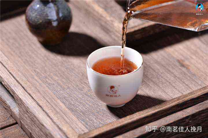 普洱茶饮用量：一天中最适合喝几杯？如何根据个人情况进行调整？