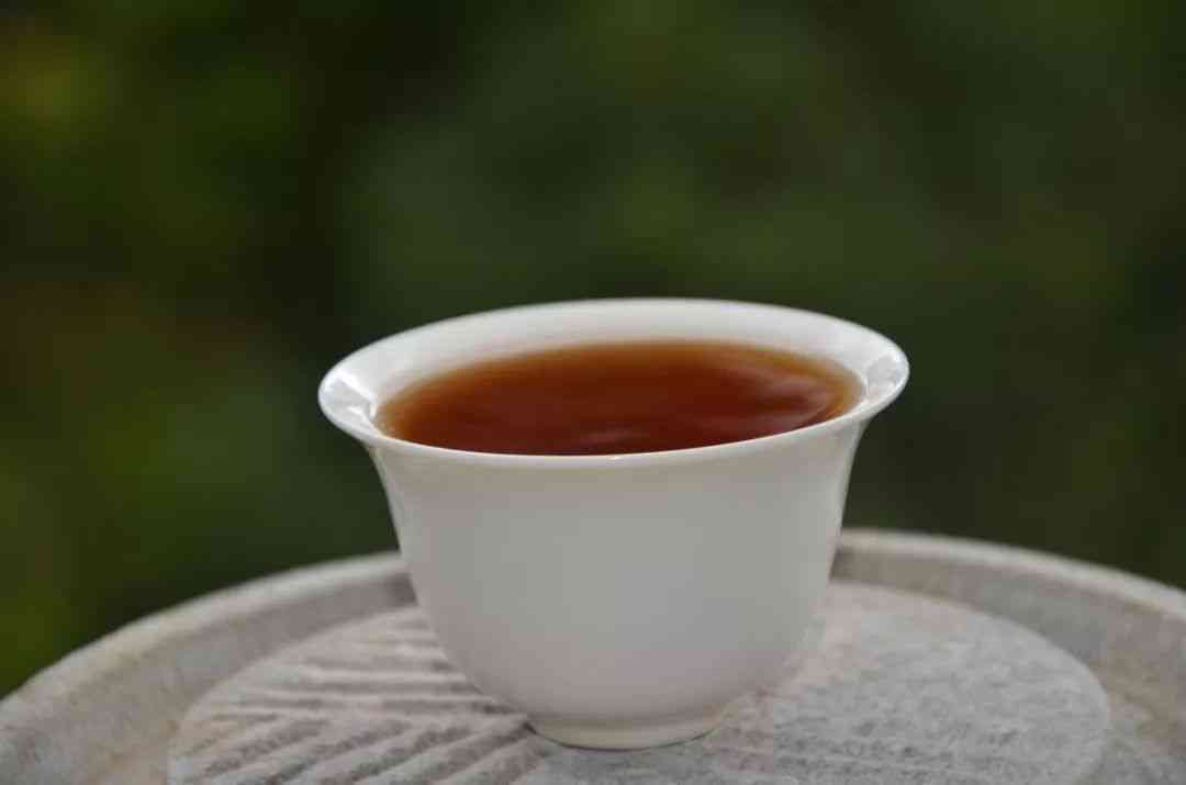 全面解析：如何泡出一杯美味普洱茶？从选茶、冲泡到品鉴，详解步骤与技巧