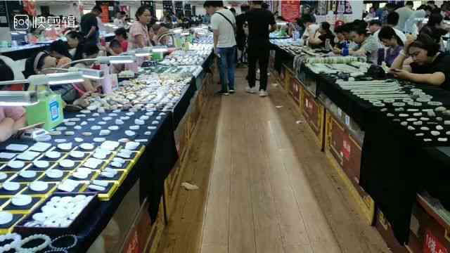 南阳市场上的和田玉销售之谜：揭秘网络与实体店差异