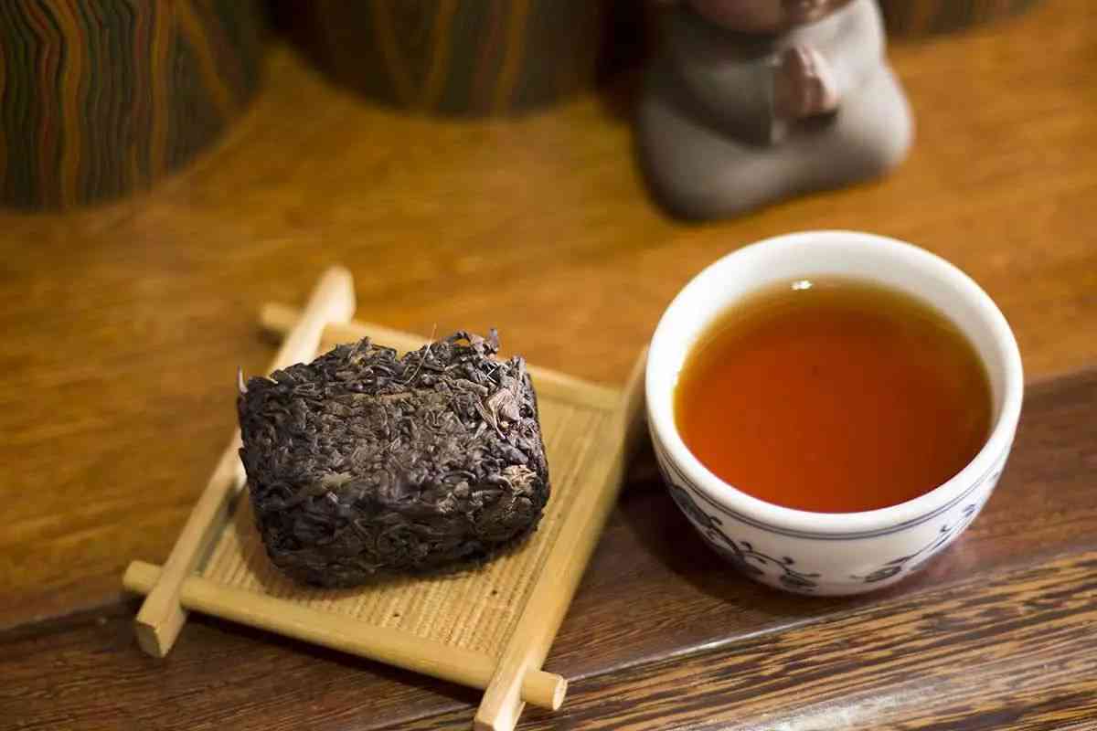 深入解析：普洱茶与黑茶的原料成分对比