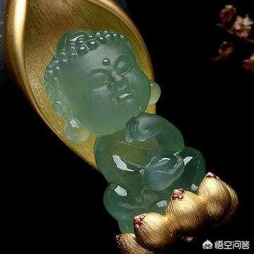 宝宝佛适合什么人佩戴？和田玉与翡翠哪个更适合制作宝宝佛？