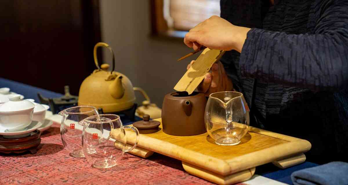 大碗泡普洱茶的优势解析：为何使用它能更好地体验与理解普洱茶的魅力？