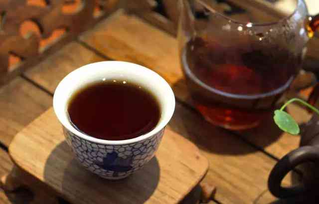 黑茶、普洱茶与其它茶类的鉴别方法：从外观、香气和口感等方面进行区分