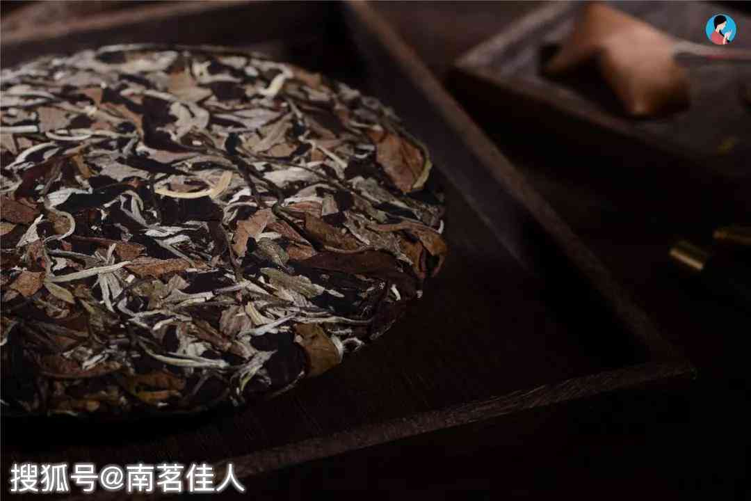 云南特色普洱茶：美味圆饼，茶香四溢