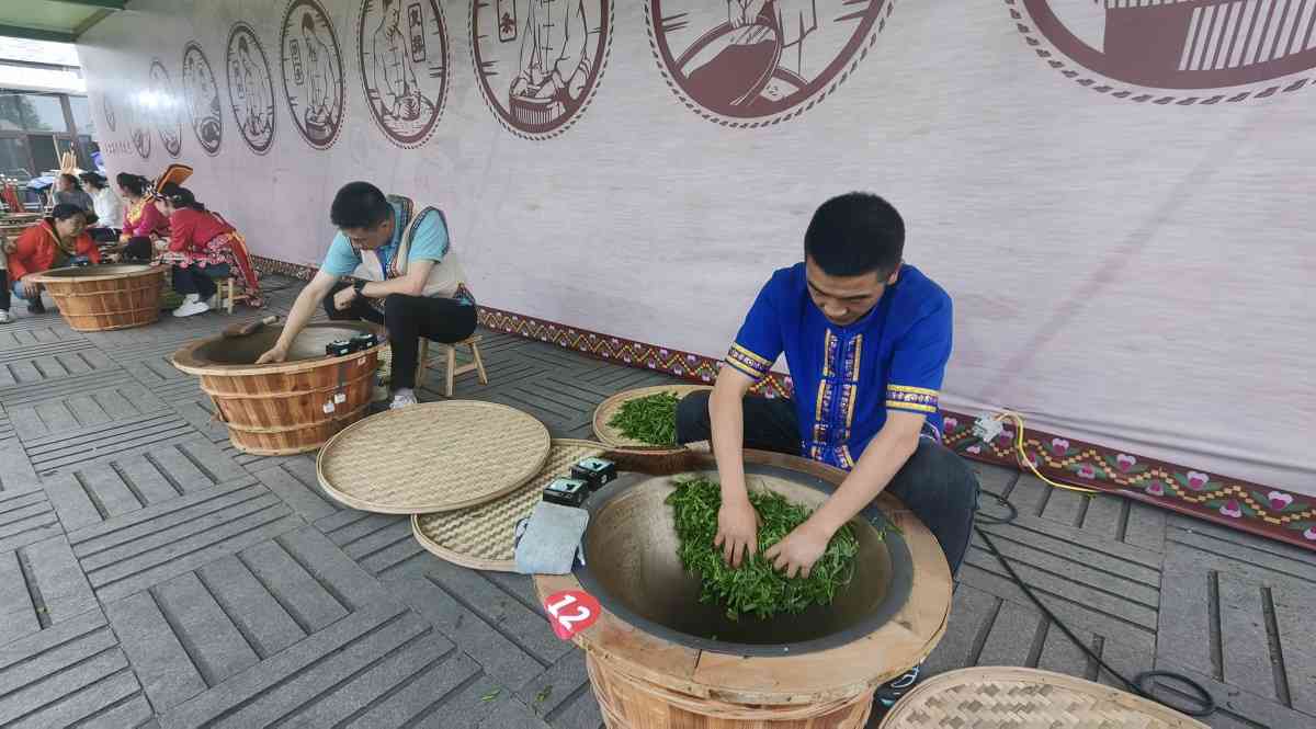 普洱茶手工炒茶直播间介绍