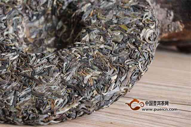 探究普洱茶制作工艺：用几斤毛料打造一斤茶饼的奥秘