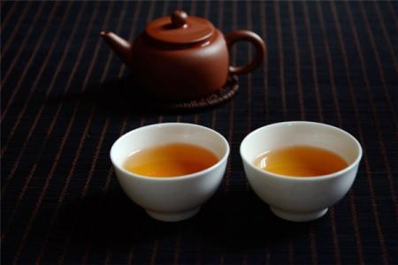 普洱茶淋泡的奥秘：为什么茶水不适合浇花？