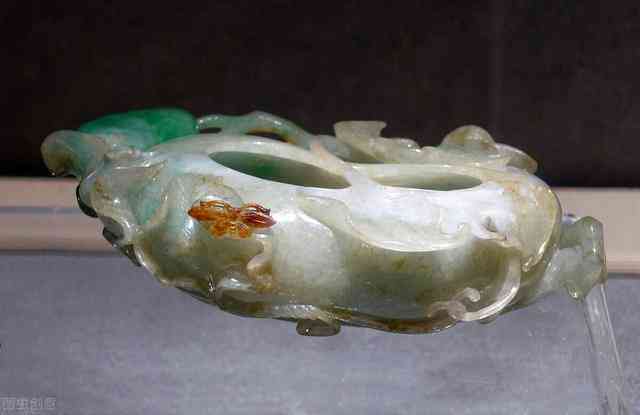 探索古代玉石珍品：究竟是和田玉还是翡翠在古代最为盛行？