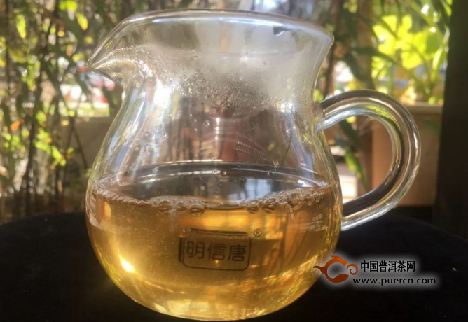 布朗山普洱茶生茶2015
