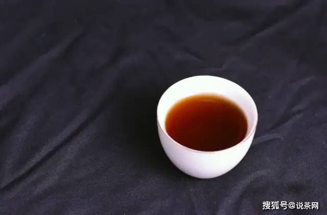 冰岛龙珠：一种独特的茶叶体验，超越普洱茶和生茶的味觉境界