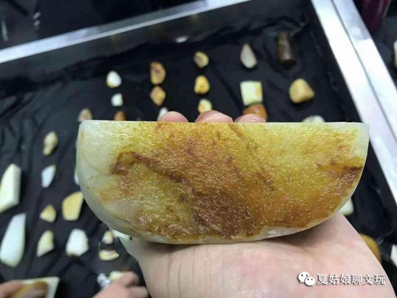 和田玉大籽料切开里面是一样的吗