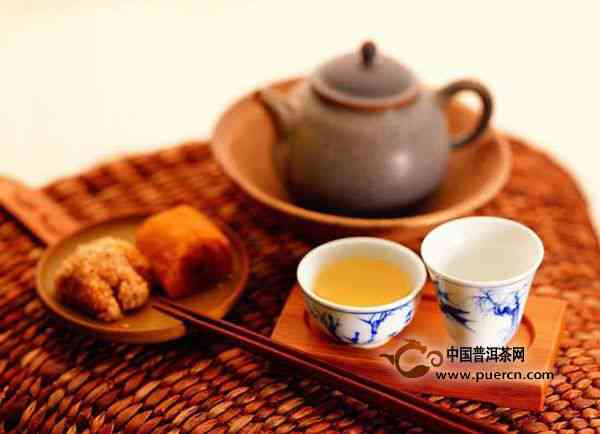 宫廷普洱茶价格解析：一饼茶叶究竟价值多少？购买时应注意哪些因素？