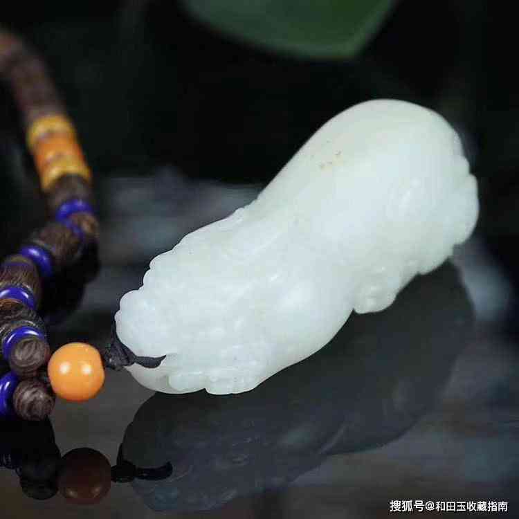 属龙女佩戴墨翠吊坠好吗？如何选择最适合的玉吊坠？