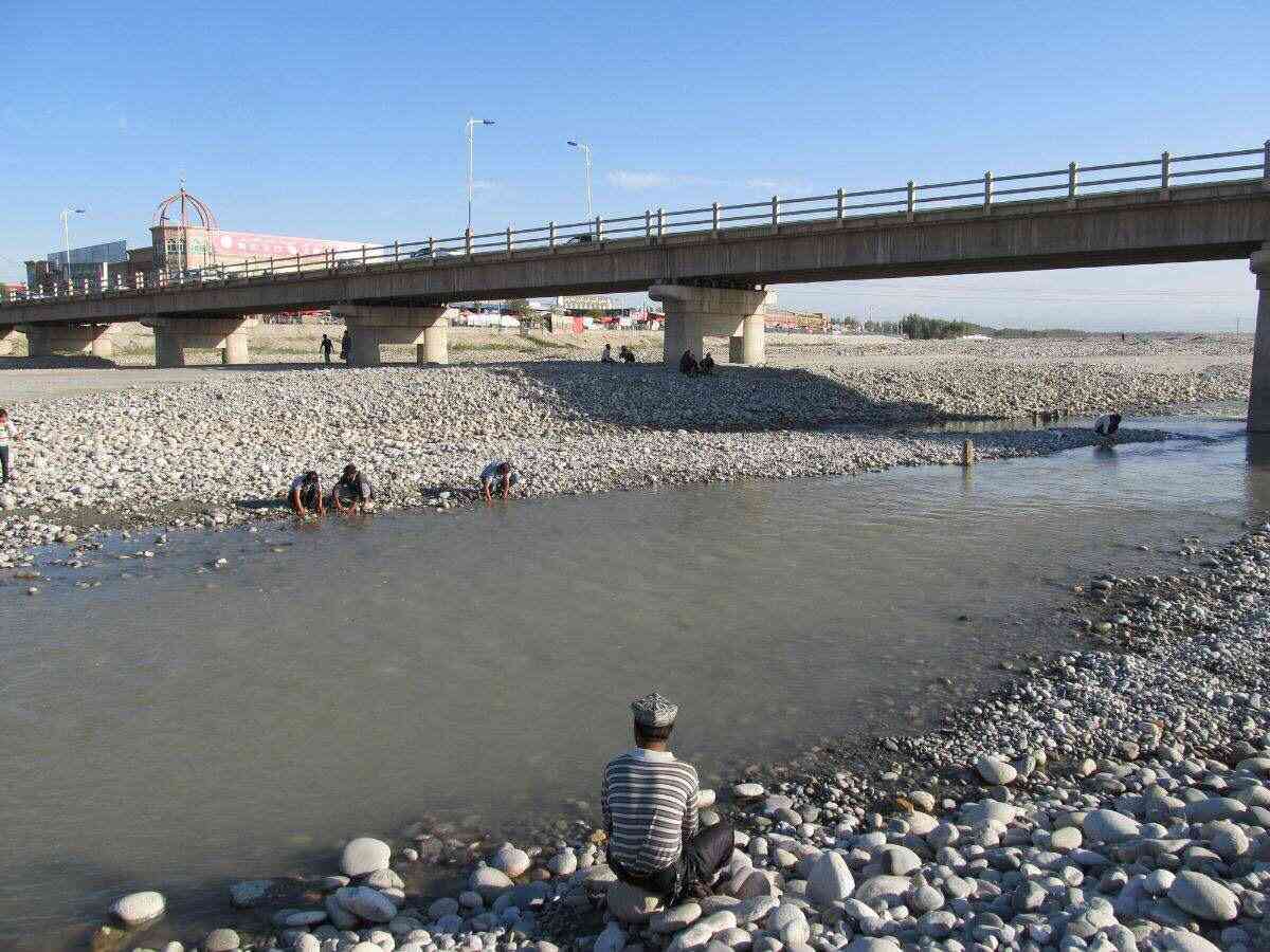 玉龙喀什河地区和田玉的产地与特色分析