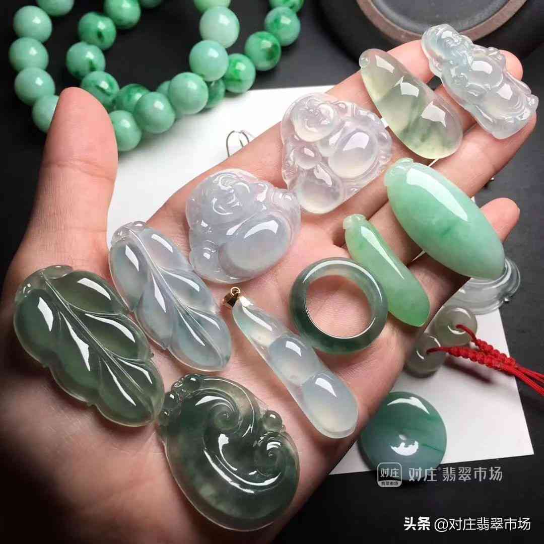 探究翡翠手镯上的沙眼特征及其对价值的影响