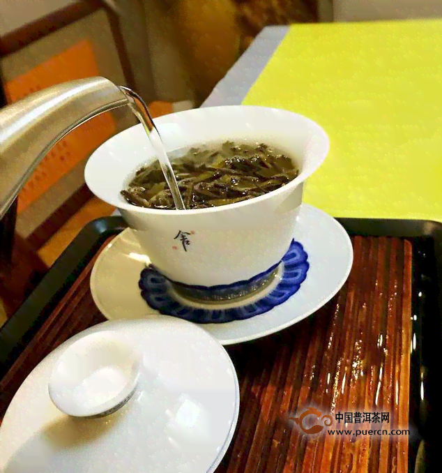 一回生二回熟：普洱茶冲泡的正确技巧与生茶奥秘