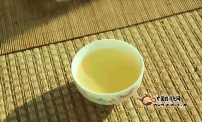 普洱茶饼很碎是怎么回事：揭示普洱茶饼碎末原因，了解茶饼破碎现象。