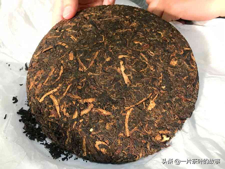 普洱茶一坨一坨的怎么打开：教您轻松泡开普洱茶大块的技巧