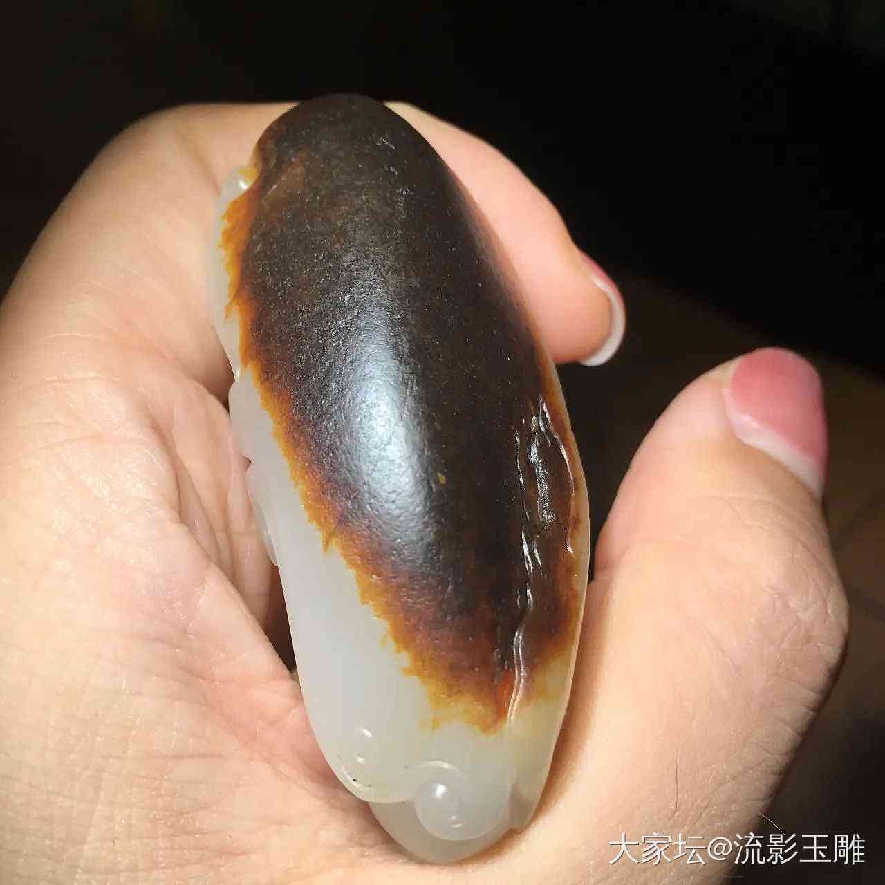 和田玉吊坠皮的优缺点分析：带皮与不带皮的选择之道