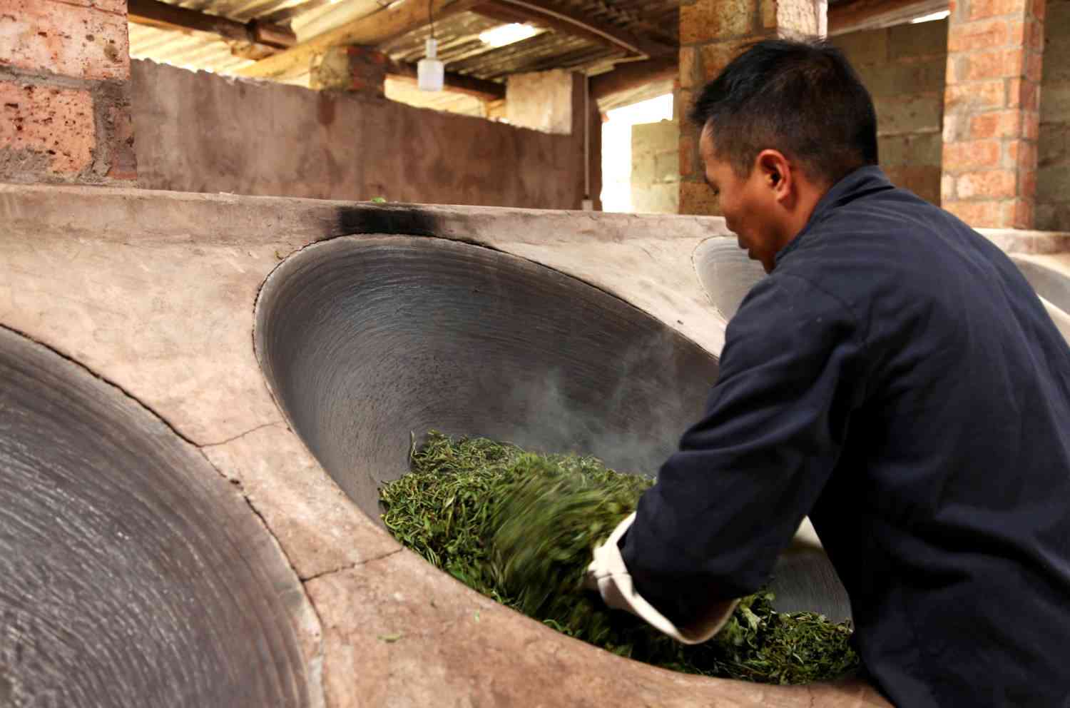 普洱茶摇香制作工艺详解：茶叶香气的手法与流程