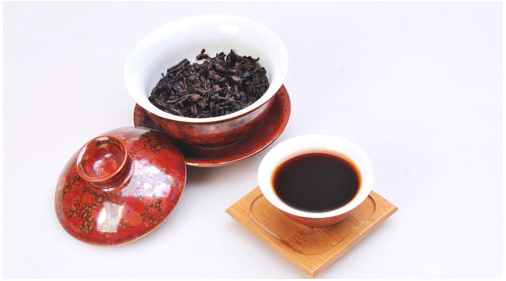 黑巧加普洱茶的功效与作用：全面解析其药理作用及健益处
