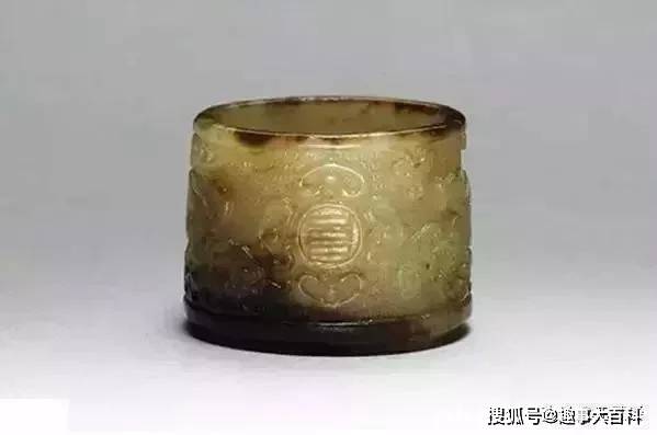 和田玉扳指：古代艺术品鉴赏与选购指南，了解历史、文化与制作工艺