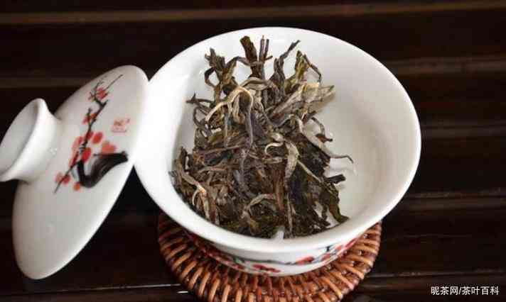 黑色普洱茶的全面功效与作用：解密这种神秘茶叶的独特价值