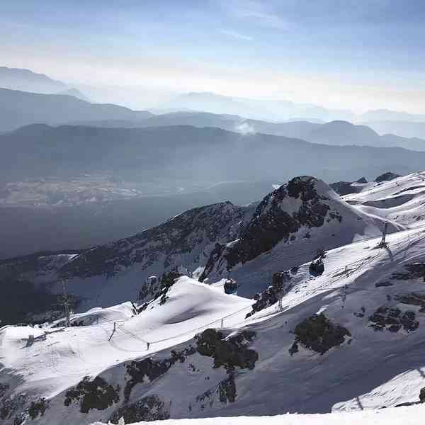 探秘云南丽江的玉龙雪山：一份完整的游玩攻略与门票价格分析