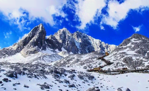 探秘云南丽江：玉龙雪山的壮美风光与神秘传说